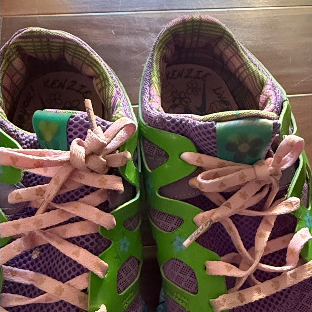 Women’s Nike purple “live love laugh” hearts and flowers in size 9.5 - Picture 6 of 7